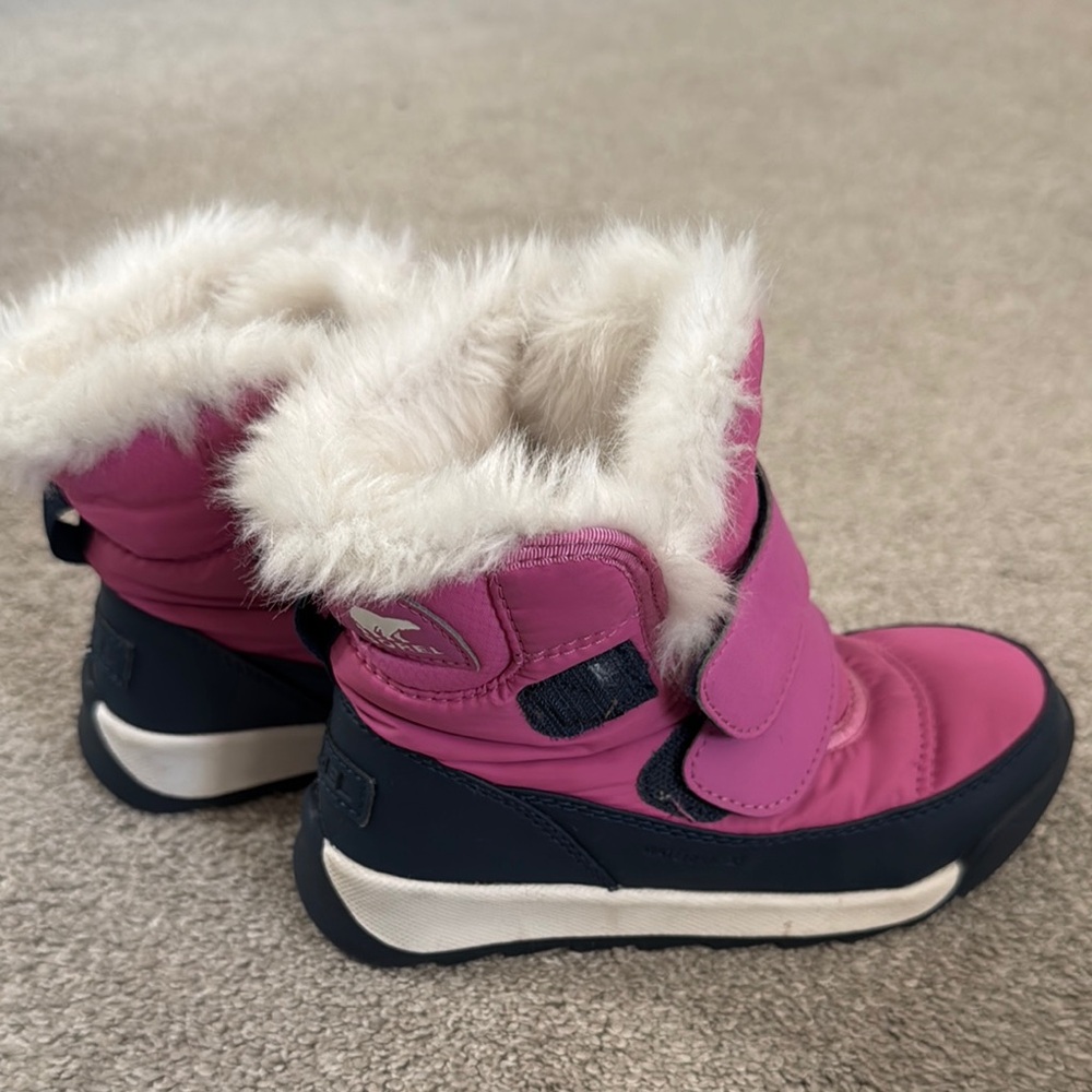 Toddler girls size 11 sorel snow boots. Great condition!
